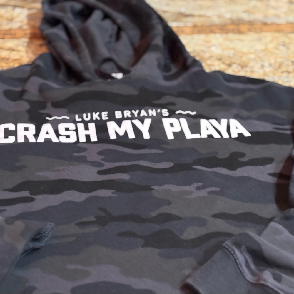 Luke Bryan camo cropped event hoodie/sweatshirt.  Independent brand -size large